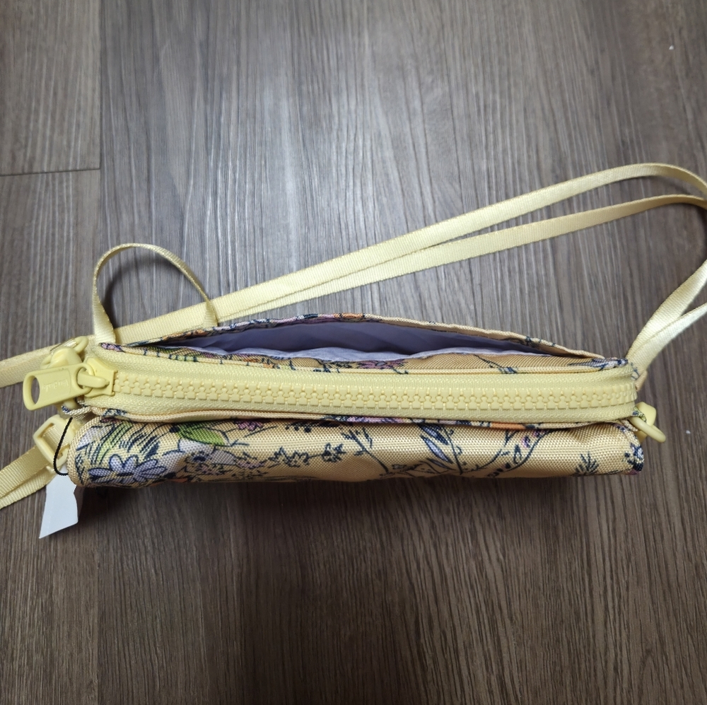 Vera Bradley ReActive RFID Compact Crossbody~Sunlit Garden - Picture 5 of 7